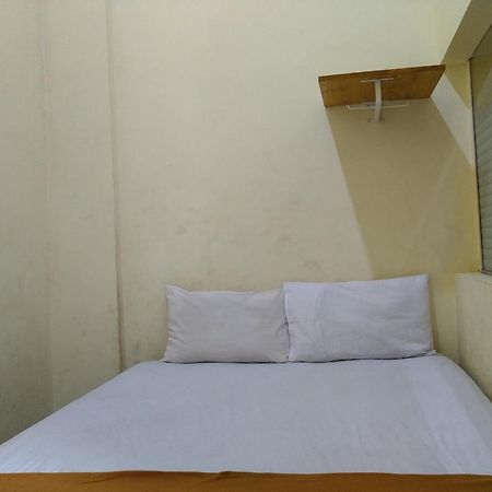 Oyo 3499 J8 Hotel Джамби Экстерьер фото